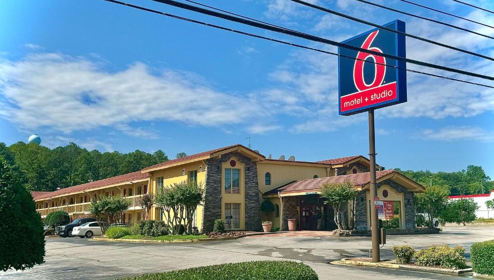 Motel 6 Huntsville AL University Dr.